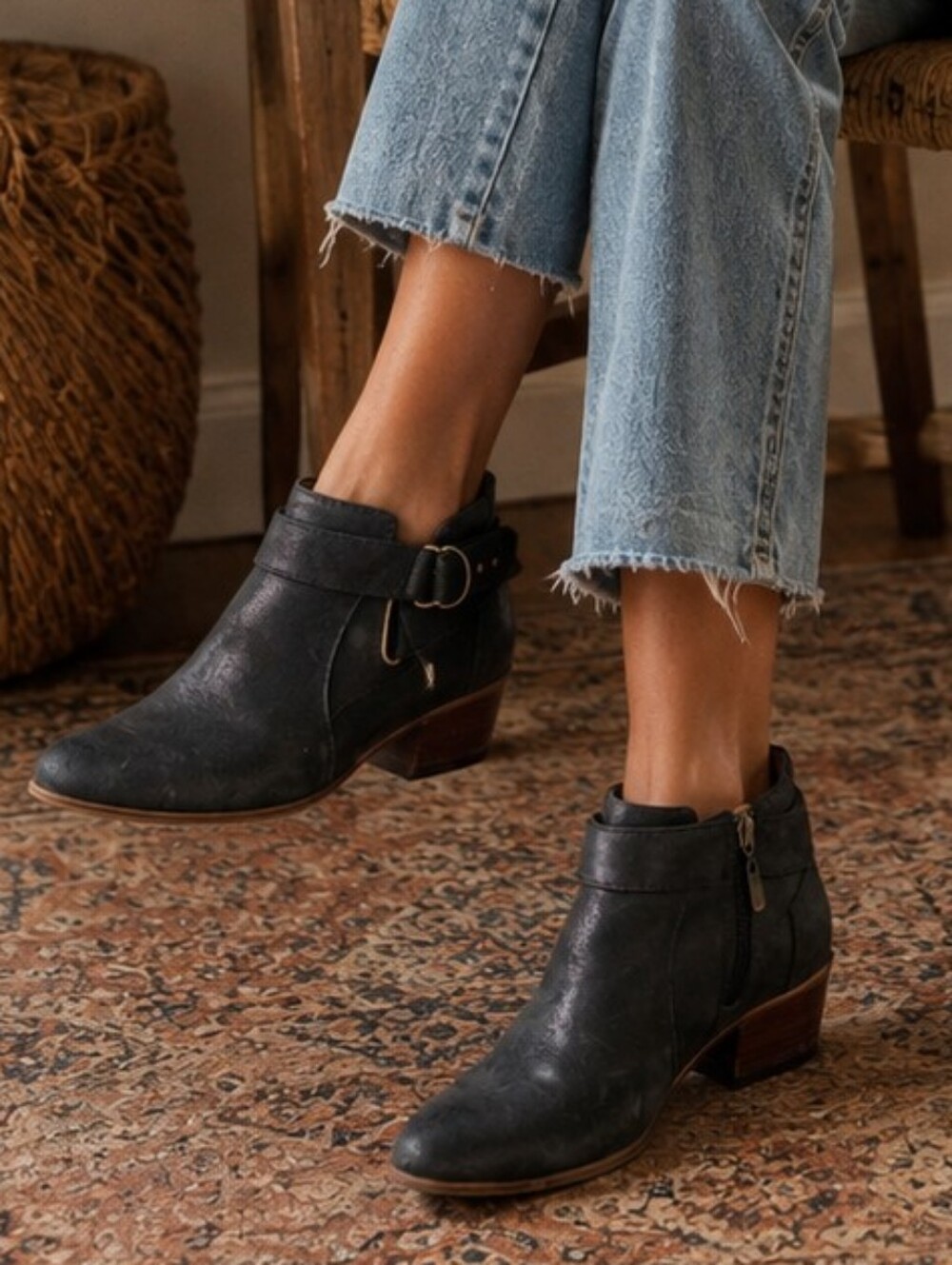 Clarks Artisan Spye Belle Ankle Booties 🖤